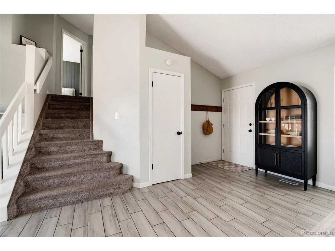 Photo of 250 N Holcomb Cir