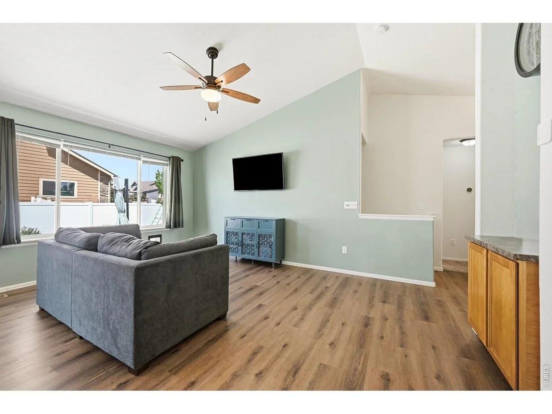 Photo of 987 Axis Dr
