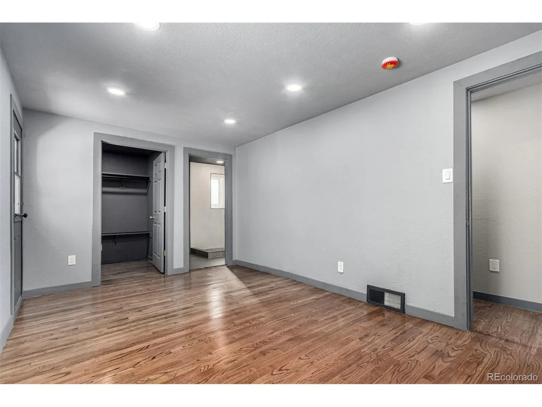 Photo of 5470 Holland Dr