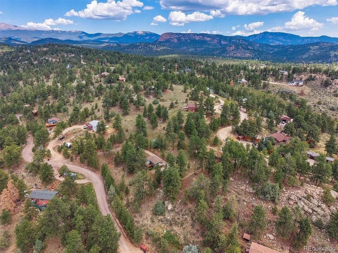 Photo of 221 Juniper Ln