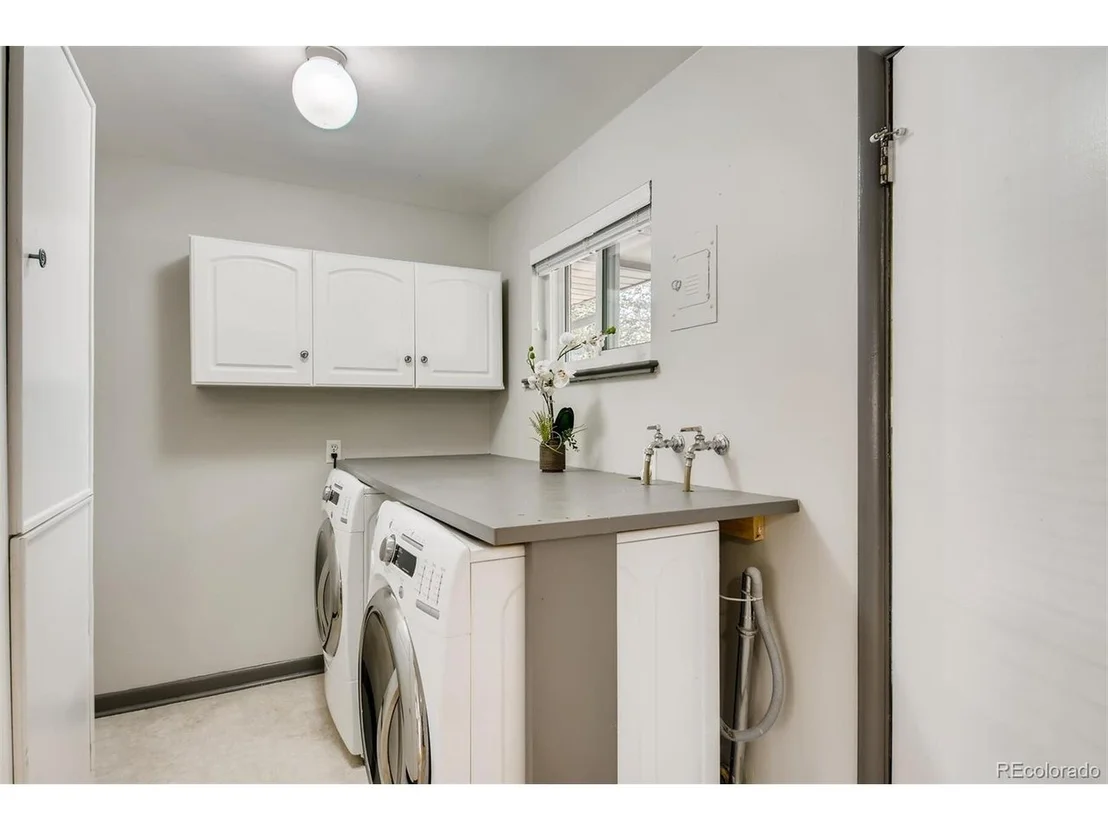 Photo of 5345 Otis St