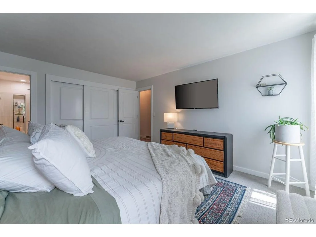Photo of 6588 Zang Cir