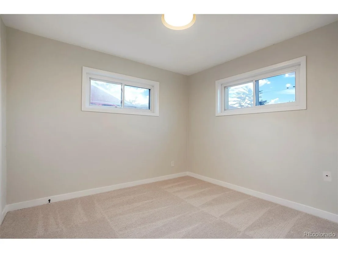 Photo of 991 Russell Blvd