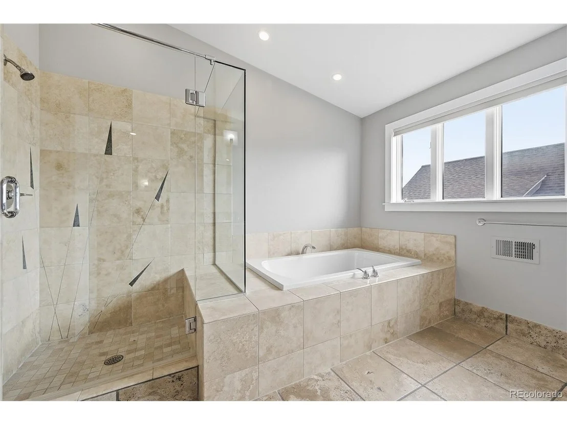 Photo of 860 Union Ave
