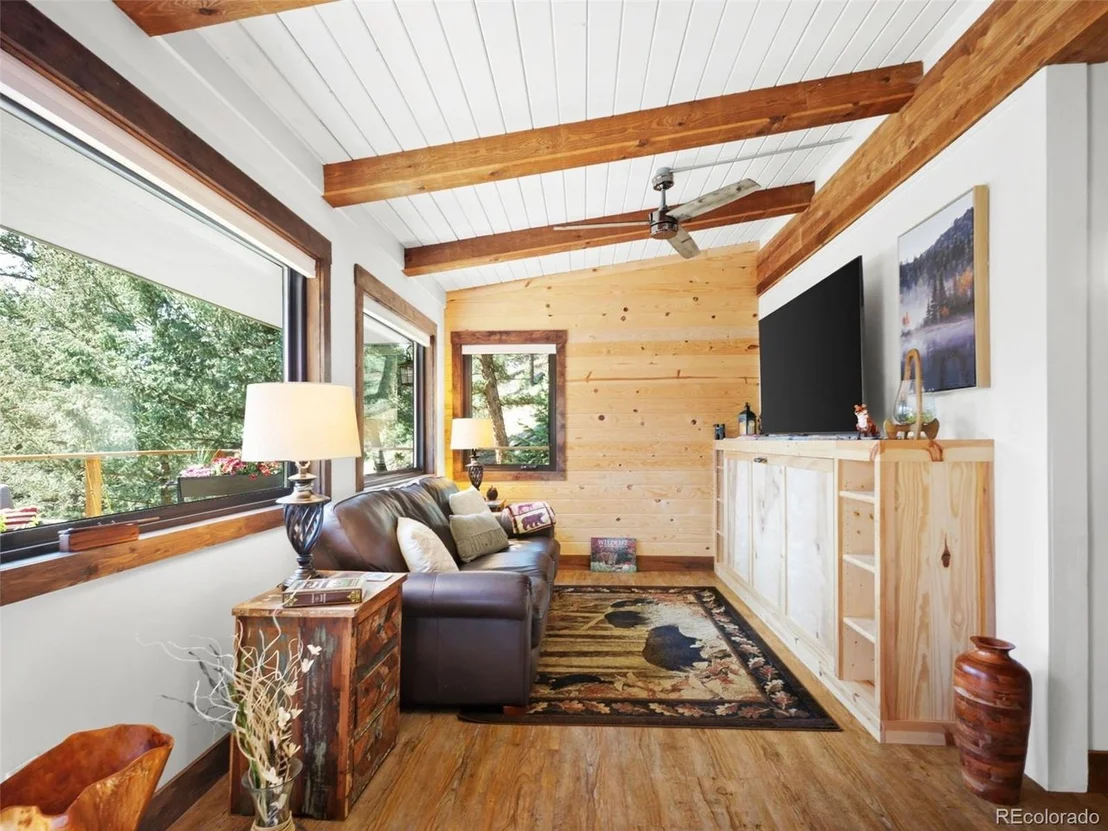 Photo of 9987 Overlook Rd