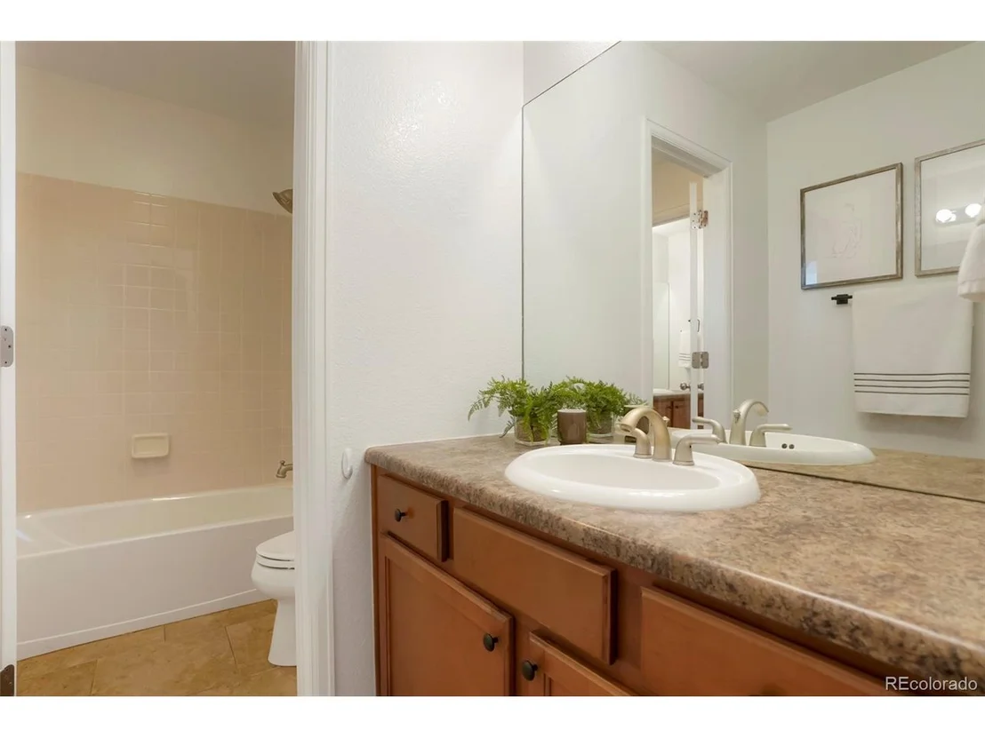 Photo of 520 N Flat Rock Cir