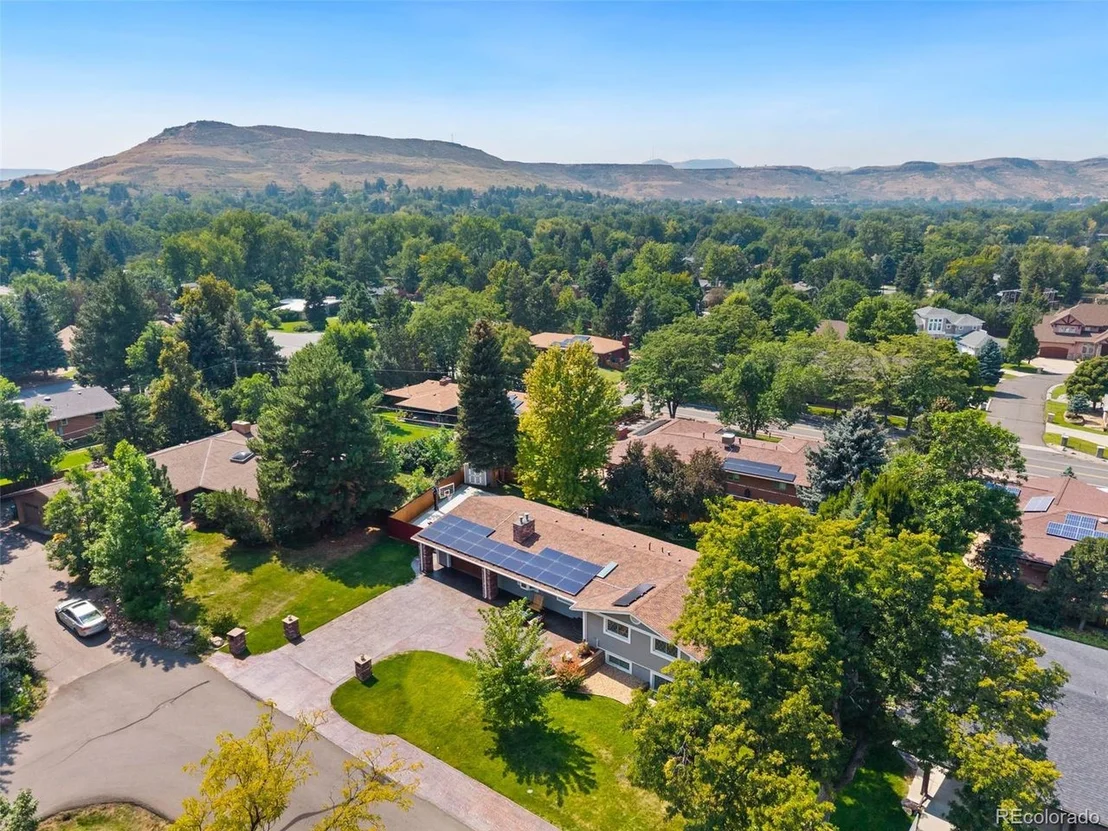 Photo of 3035 Deframe Rd