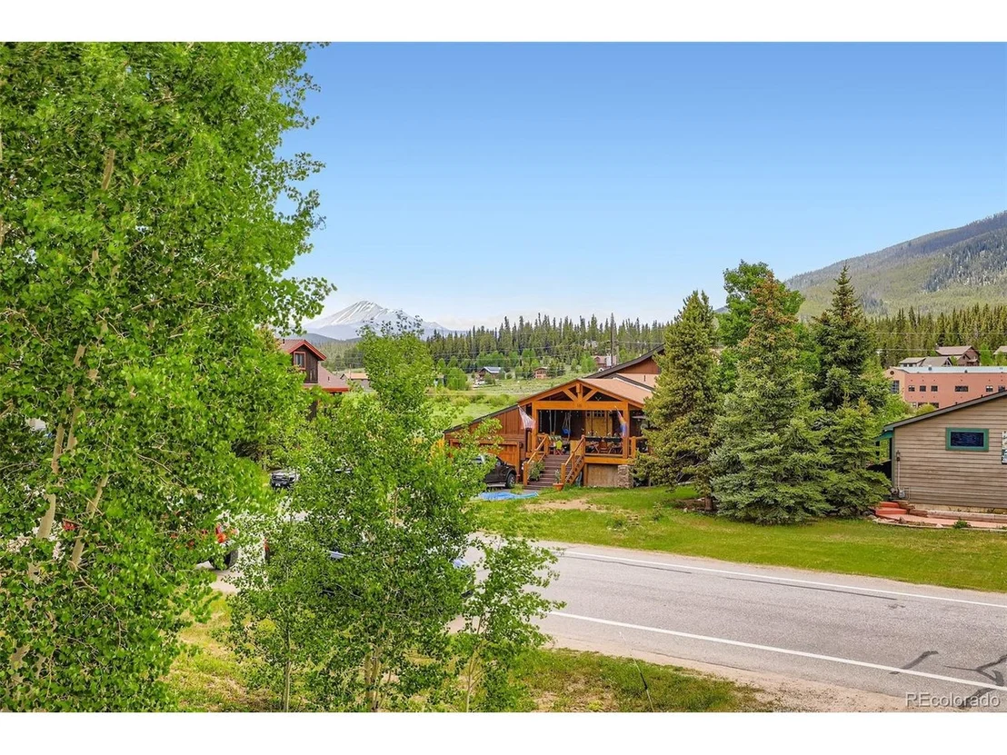 Photo of 674 Summit Dr