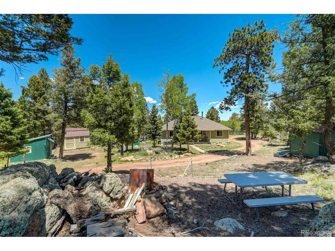 Photo of 453 Castle Mountain Dr