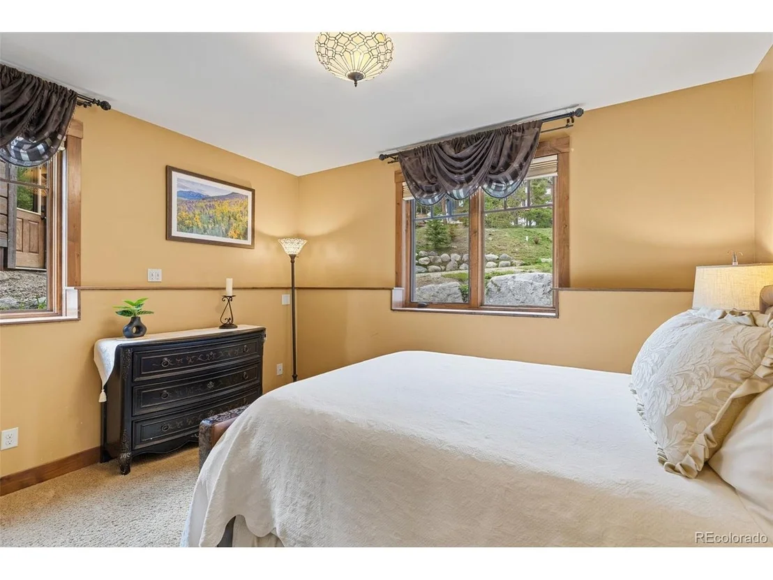 Photo of 861 High Point Dr