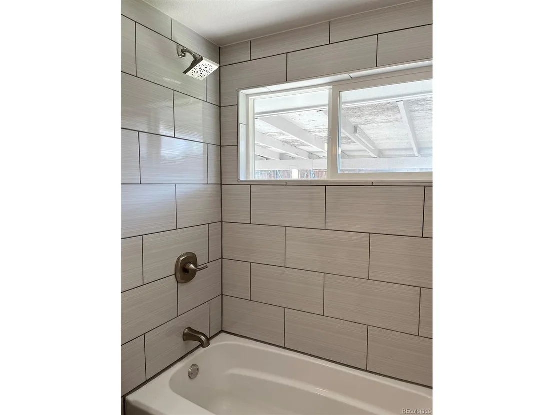 Photo of 376 Helena Cir