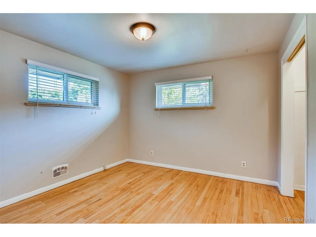 Photo of 5345 Otis St