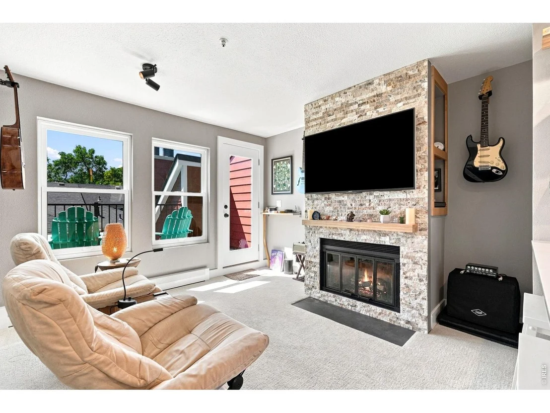 Photo of Unit 10 at 3025 Broadway St
