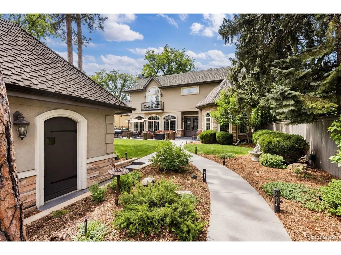 Photo of 1160 N Monaco Pkwy