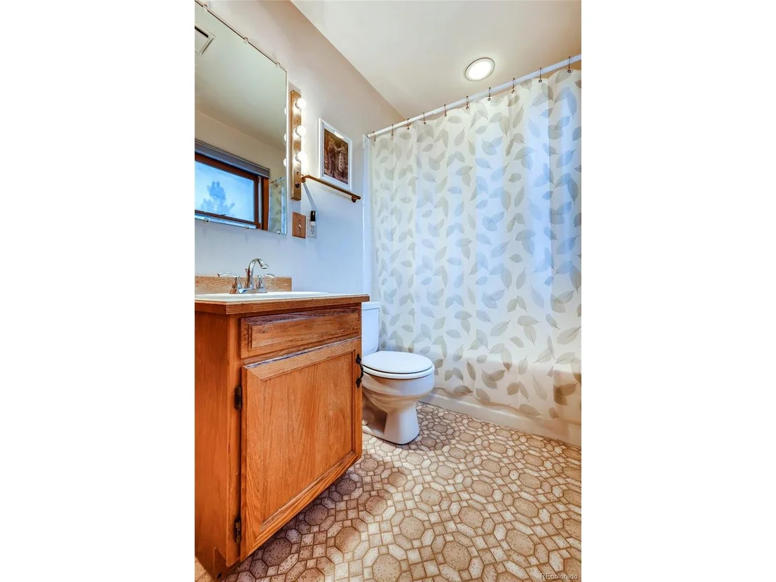 Photo of 1380 Riverside Ave