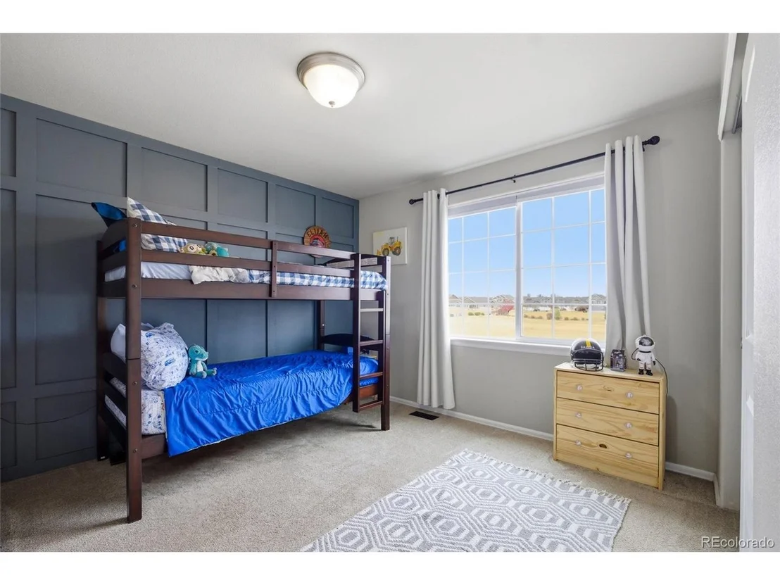Photo of 627 Gore Range Dr