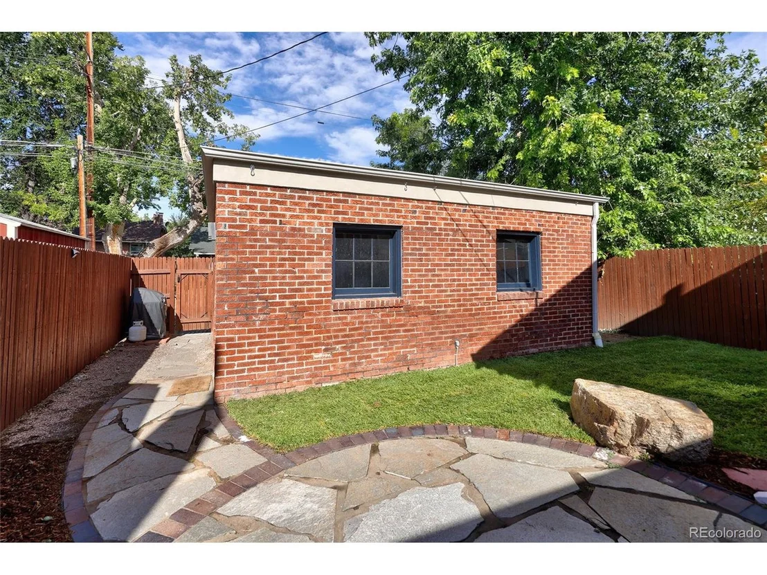 Photo of 1033 Monroe St