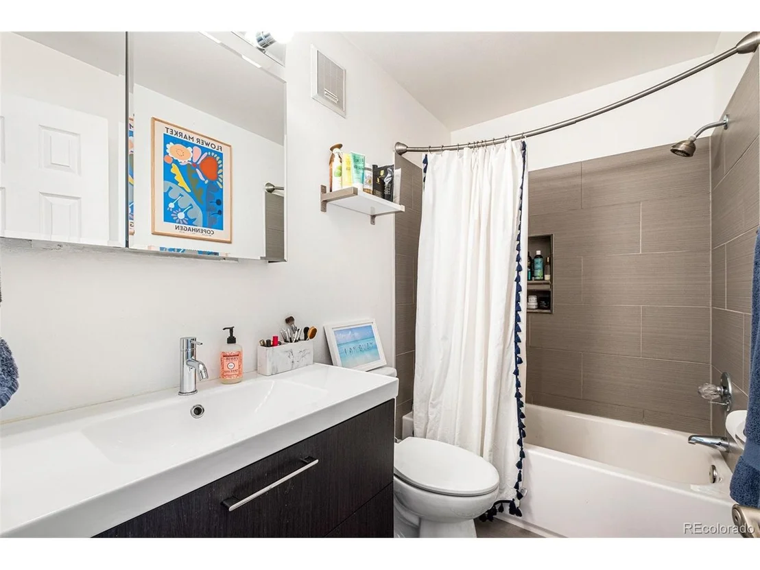 Photo of Unit 20 at 3025 Broadway St