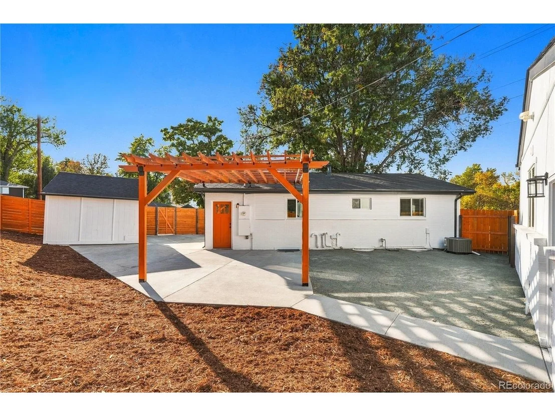 Photo of 5590 Clear Creek Dr