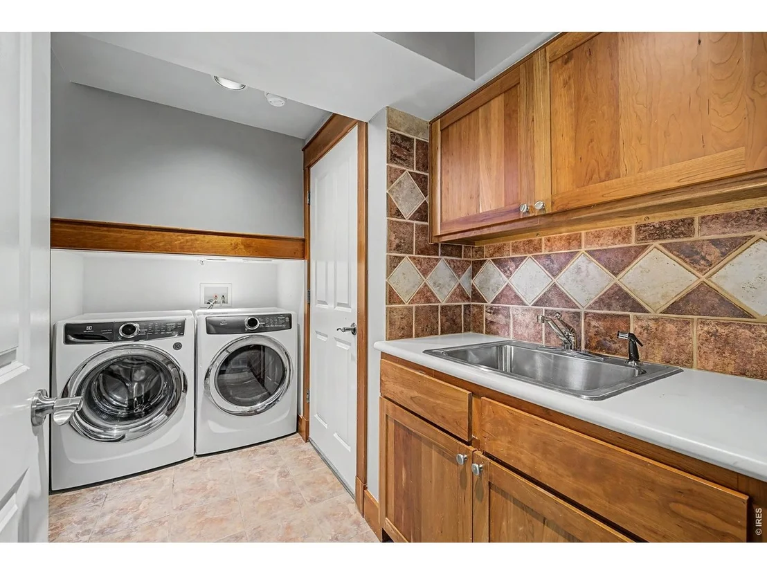 Photo of 610 Streamside Ln