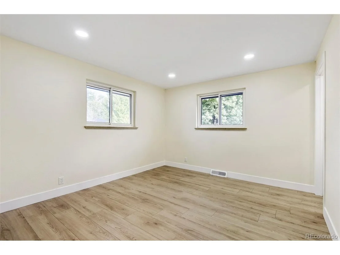 Photo of 6077 Flower St