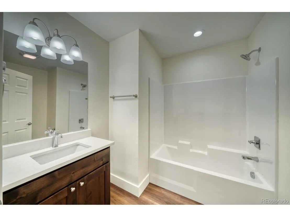 Photo of 10802 Willow Ave