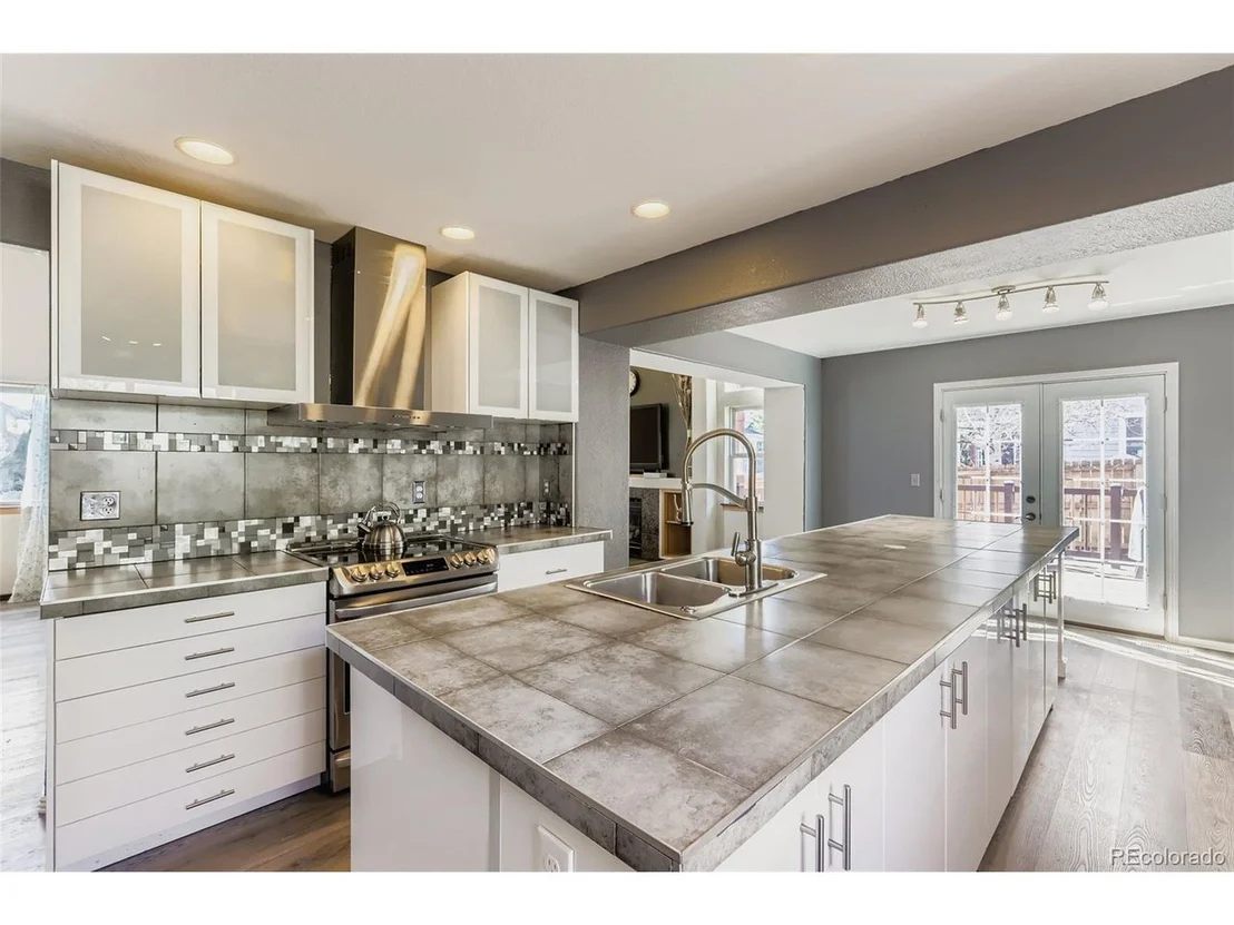 Photo of 6200 Sparrow Ave