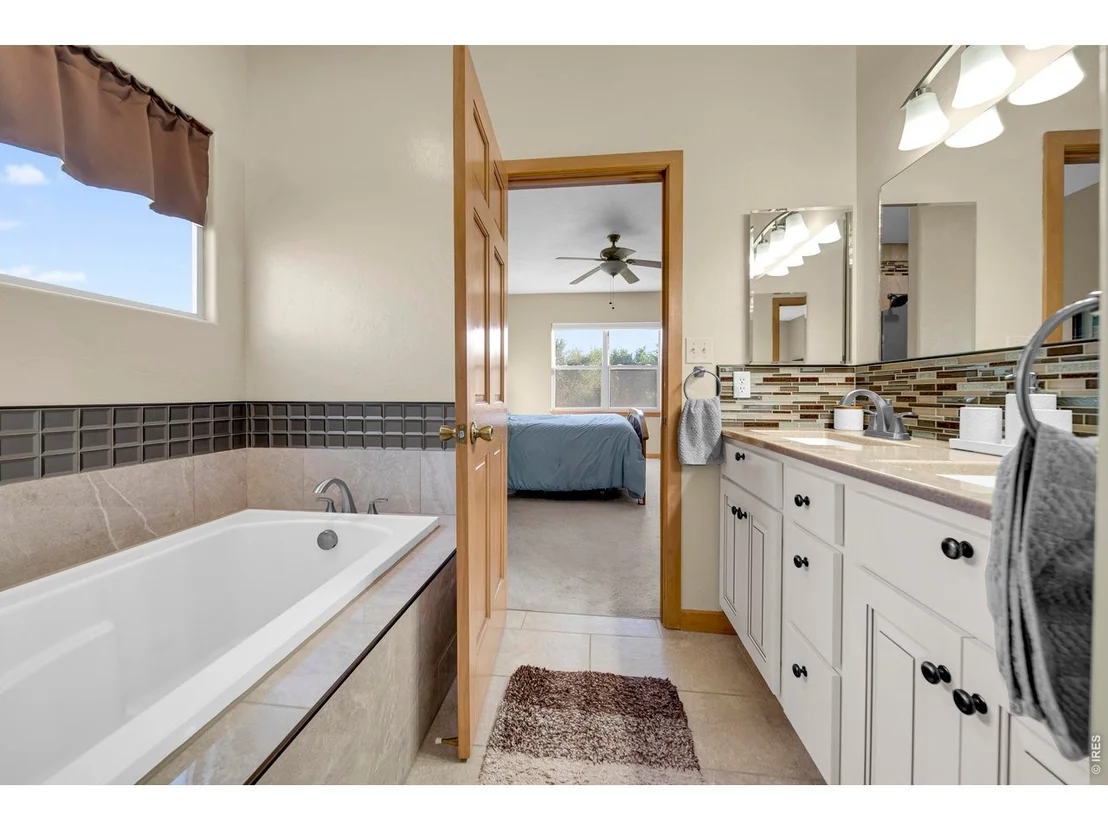 Photo of 48 Bachar Dr