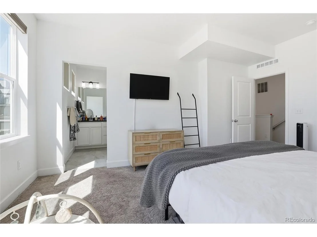 Photo of 5727 Van Gordon Way