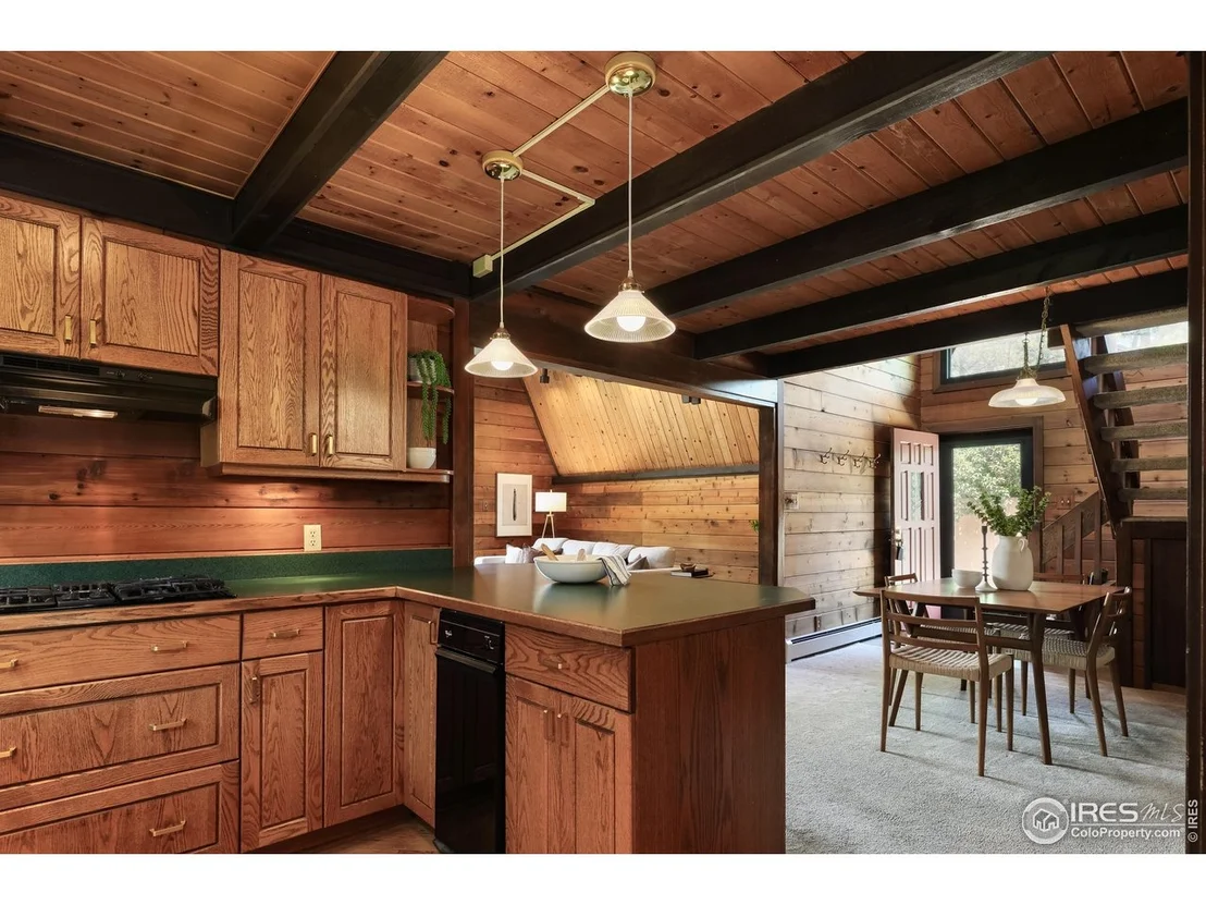 Photo of 604 Bow Mountain Rd