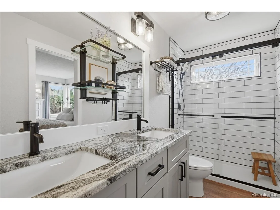 Photo of 2331 Meadows Ln