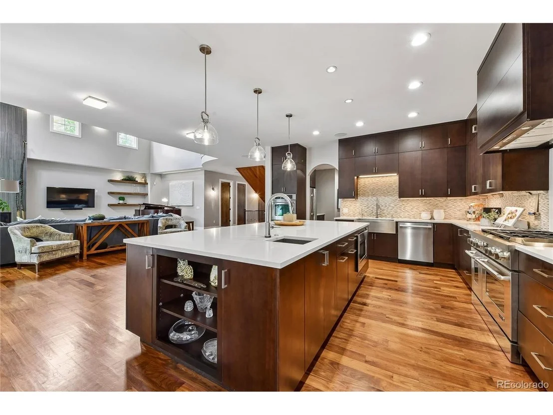 Photo of 771 Jasmine St