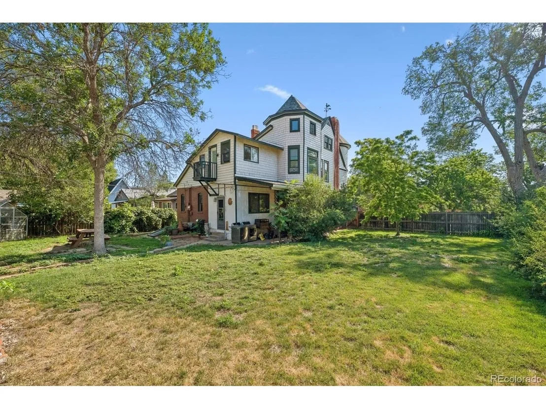 Photo of 4827 Lowell Blvd