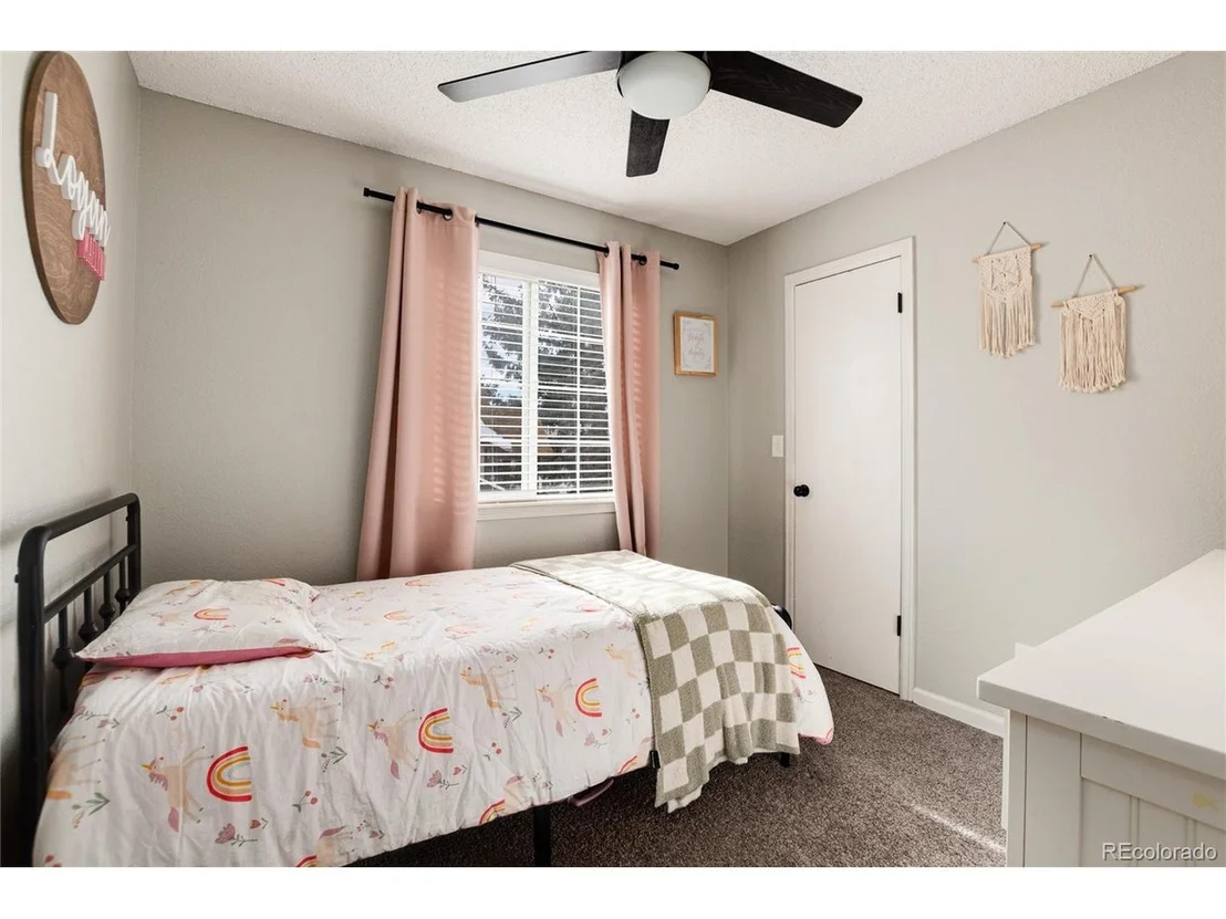 Photo of 250 N Holcomb Cir
