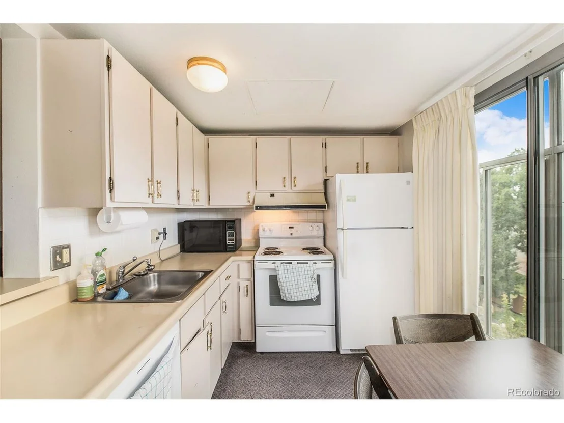 Photo of Unit 308 at 500 Mohawk Dr