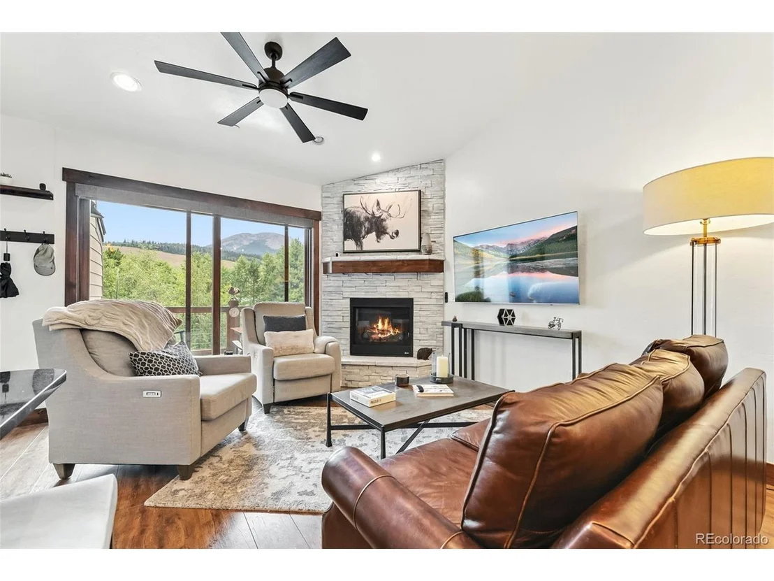 Photo of Unit 2 at 421 Rainbow Dr
