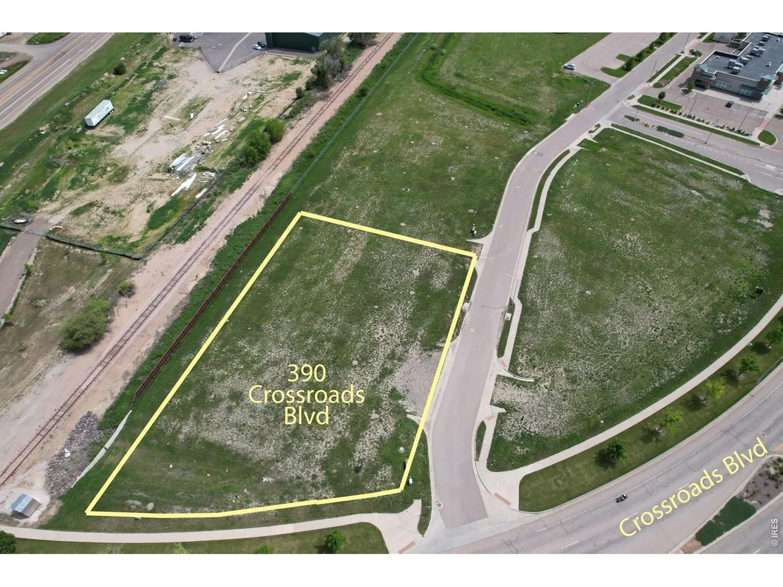 Photo of 320 Crossroads Blvd