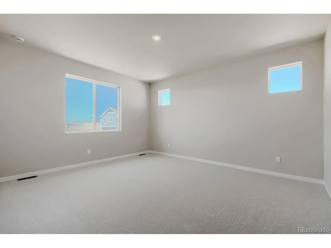 Photo of 46418 Heritage Ave
