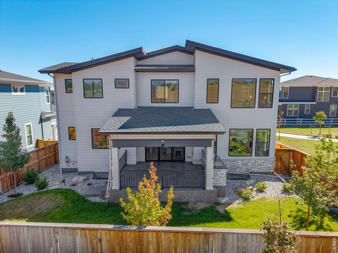 Photo of 592 Central Park Cir