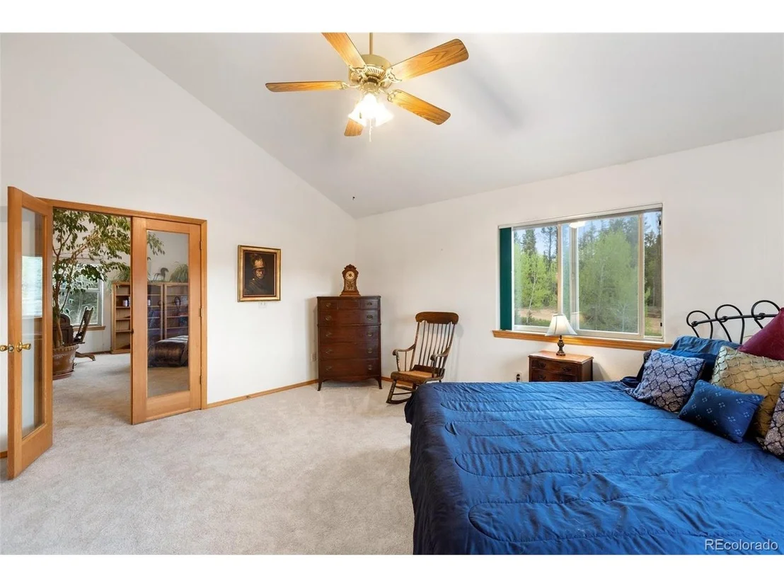 Photo of 996 Spring Valley Dr