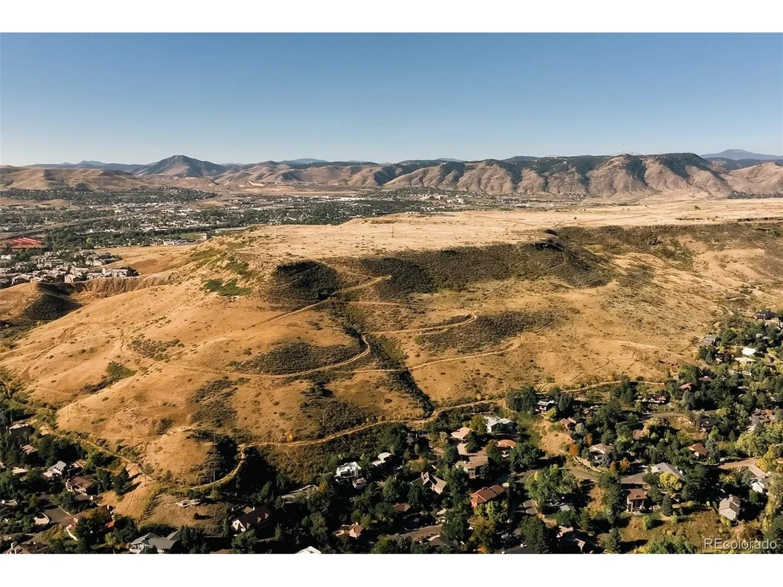 Photo of 2745 Deframe Rd