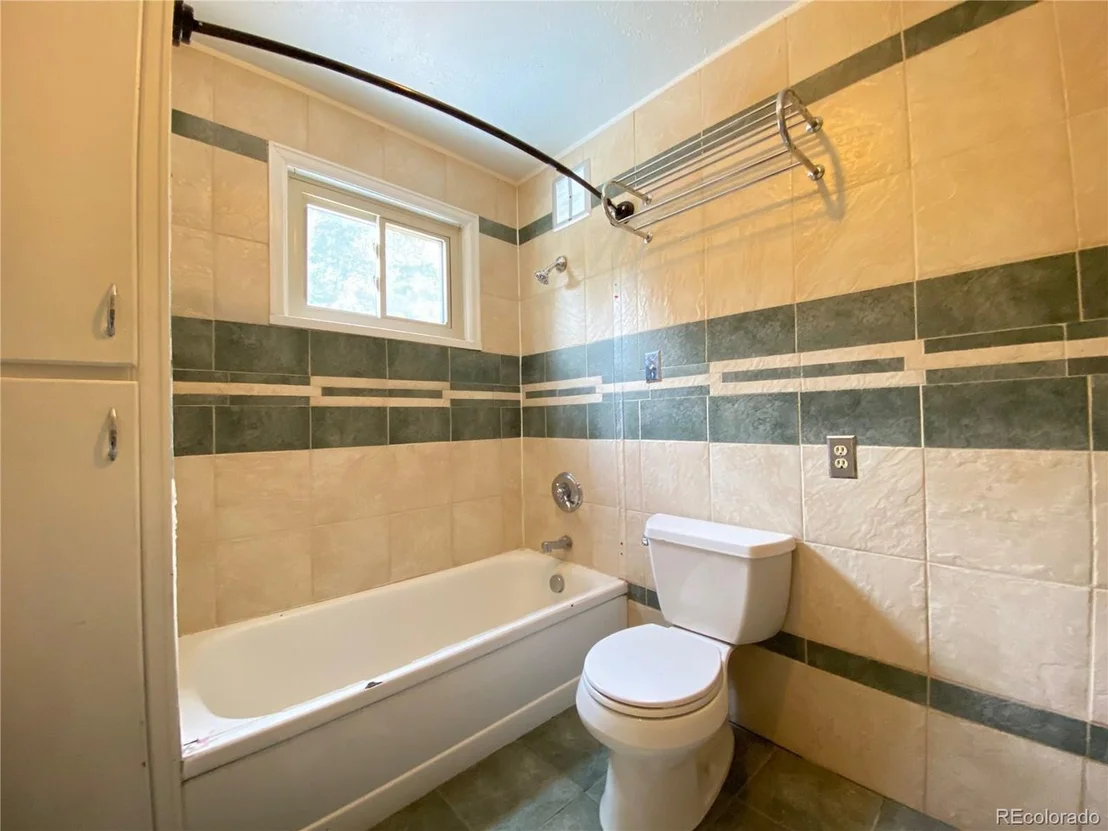 Photo of 1222 Valley View Dr