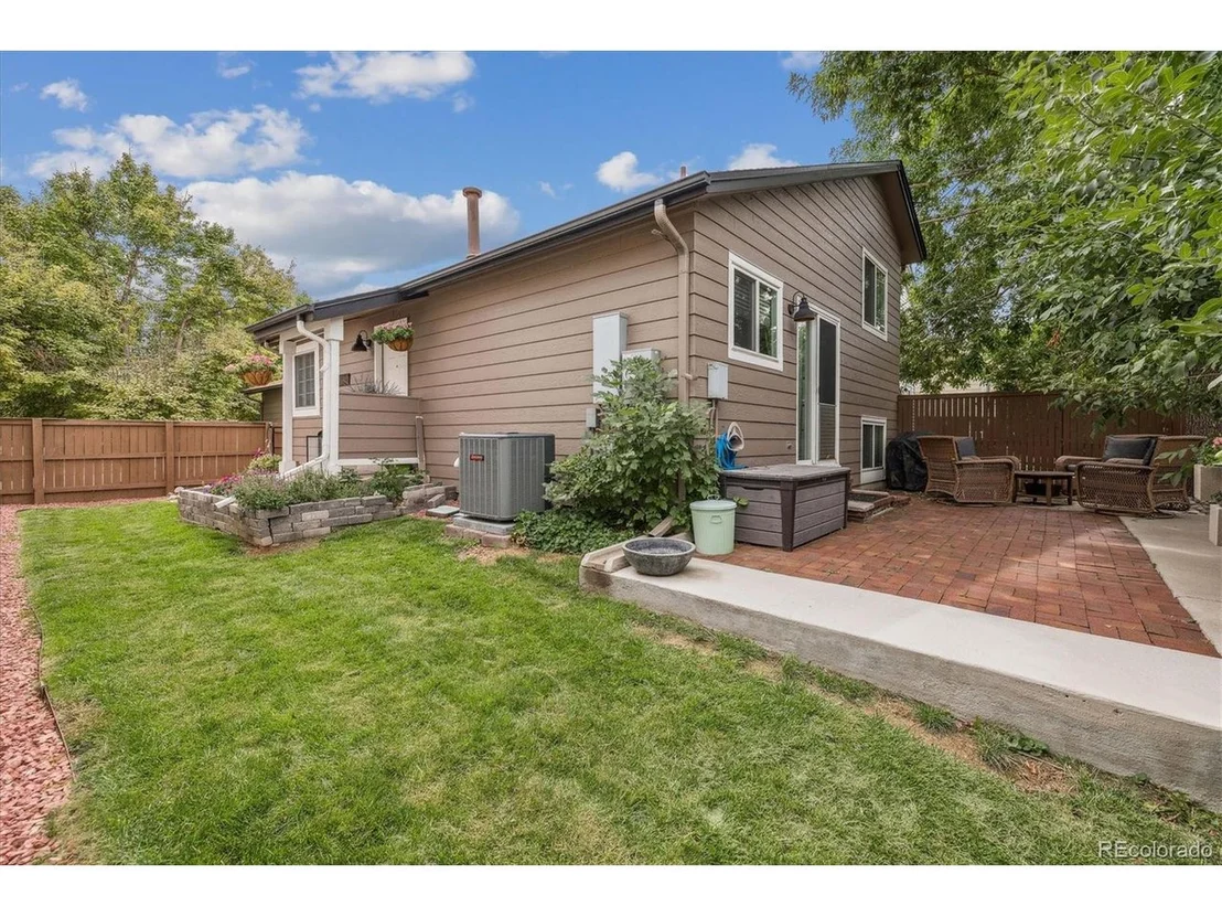 Photo of 568 Arden Cir
