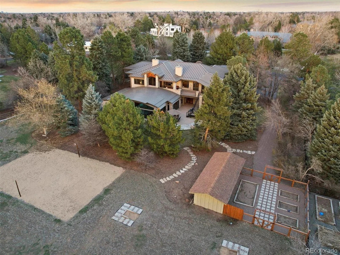 Photo of 680 Front Range Rd