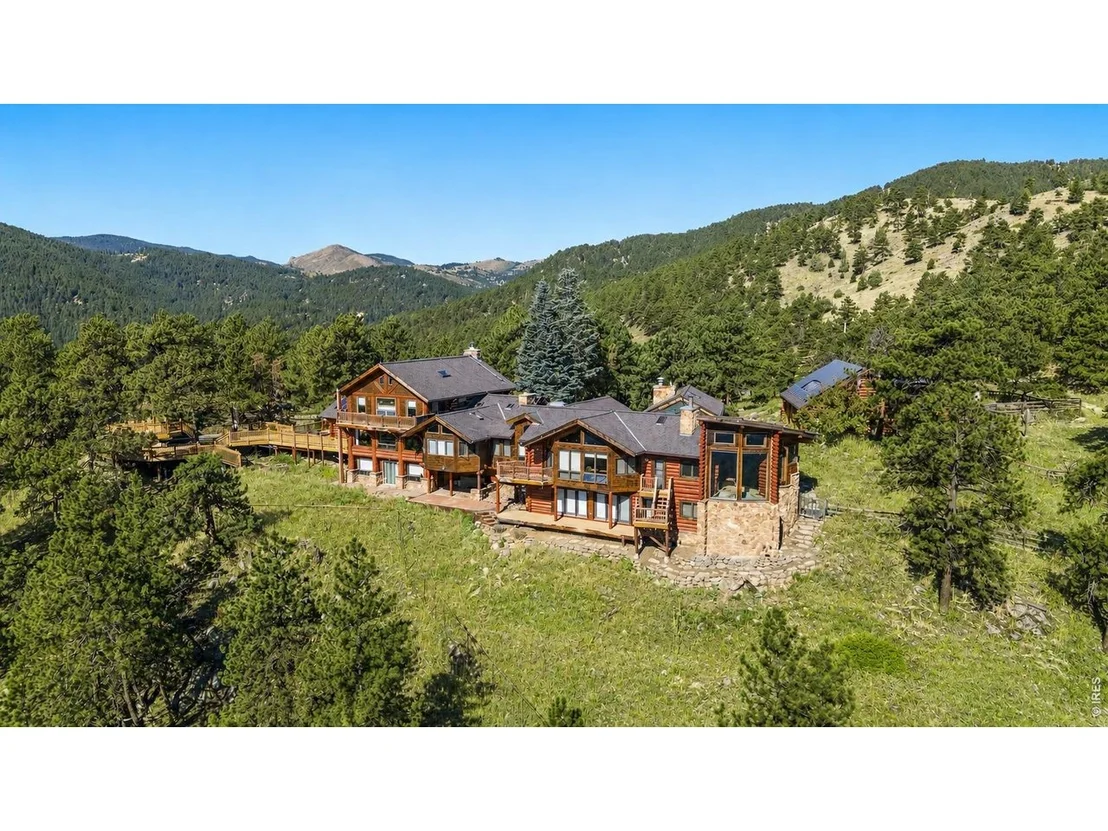 Photo of 470 Weaver Dr