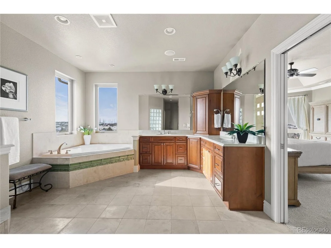 Photo of 8737 Ridgepoint Dr