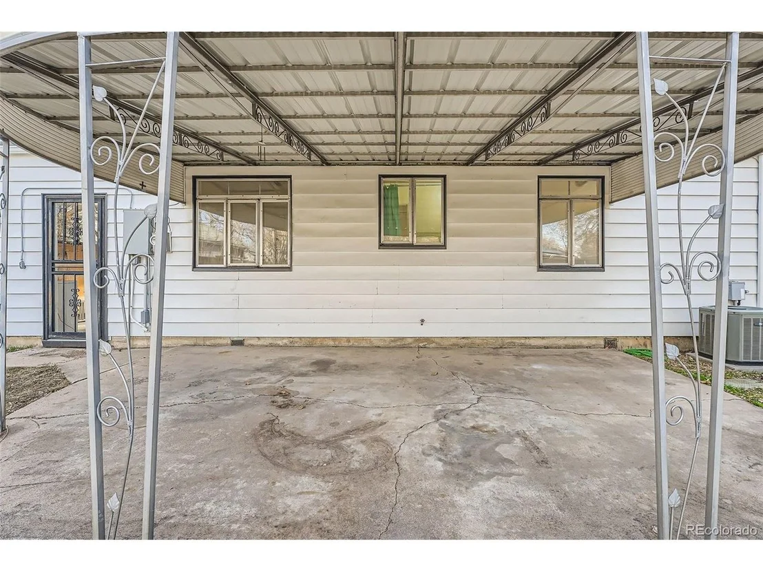 Photo of 1975 S Hooker Cir