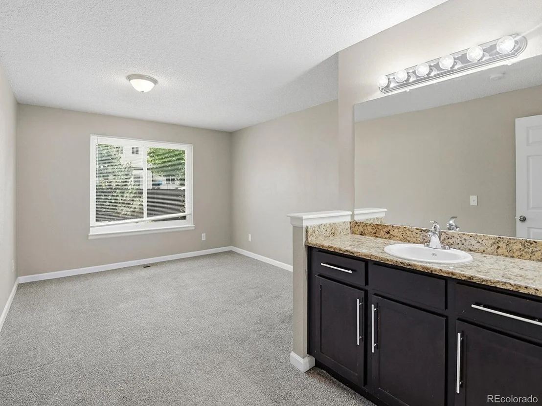 Photo of 16136 E Exposition Dr