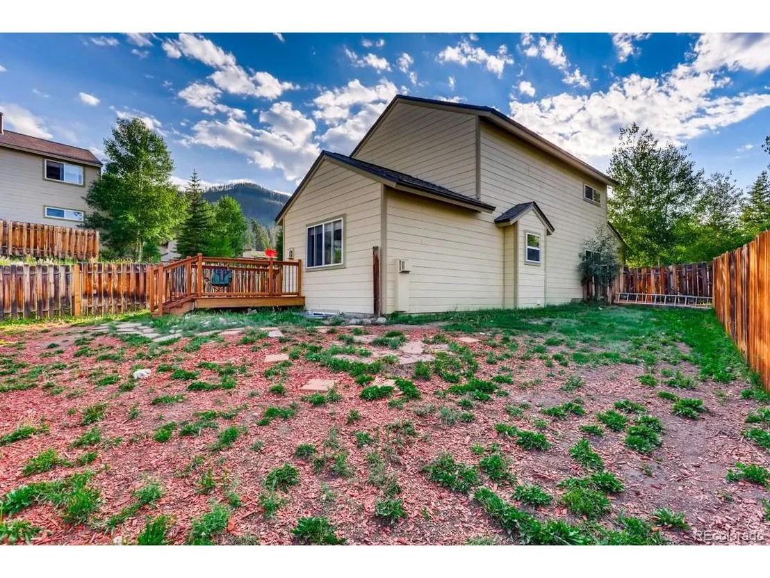 Photo of 275 Meadow Wood Cir