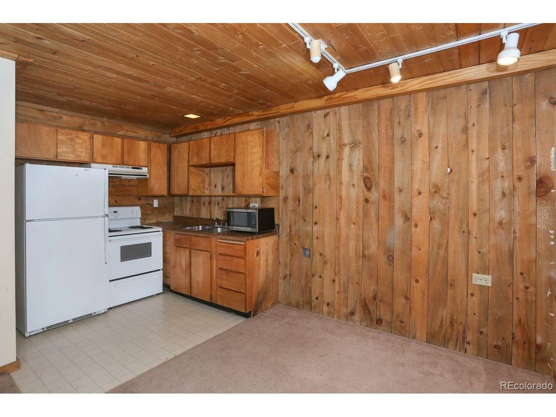 Photo of 390 Crown Dr